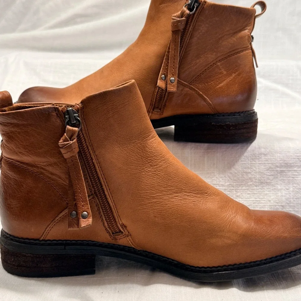 Franco Sarto Hyla Ankle Boots 8.5M Cognac Leather Side Zip Block Heel Booties